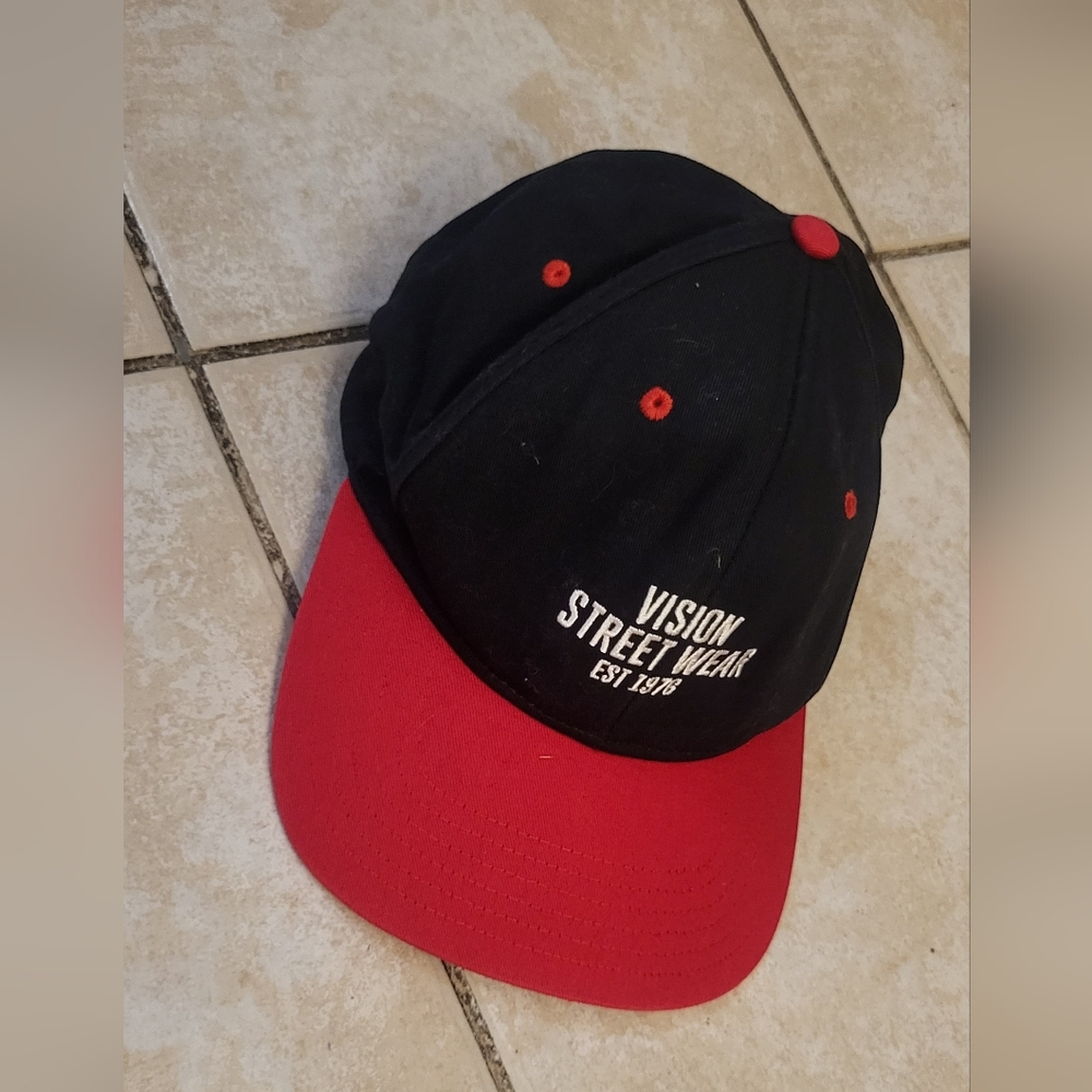 FREE cap black and red